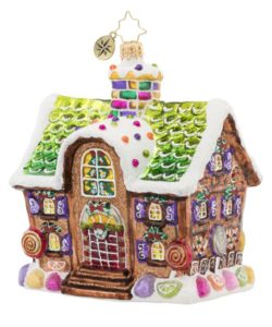 This gingerbread dream home is decorated in delicious style! With lollypop gardens and gum drop accents, who wouldn’t want to live here?